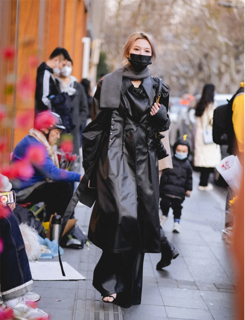 Shanghai Women: The Ultimate Masters of Monochromatic Fashion – Elevating All-Black Outfits to New Heights of Sophistication and Style
