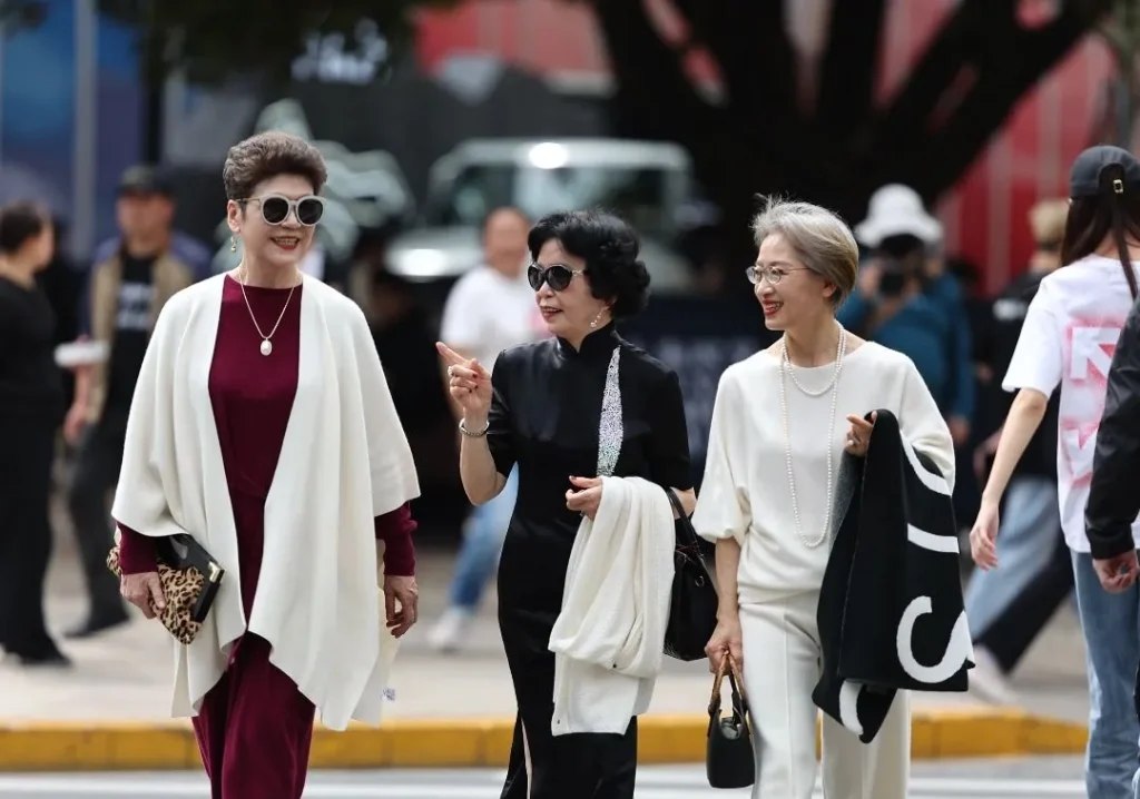 Ageless Elegance: Unveiling the Fashion Secrets of Shanghai Grannies