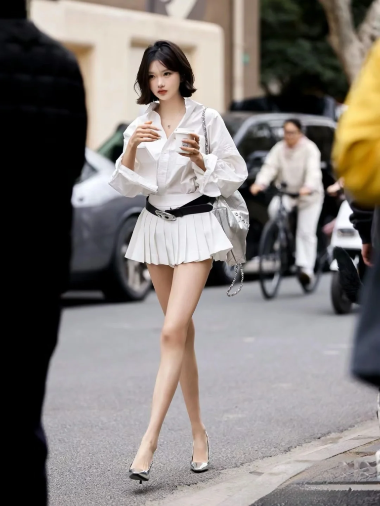 Shanghai Street Style Revelation: Skirts and Pants Dominate the Scene, Elevating Height and Sophistication!